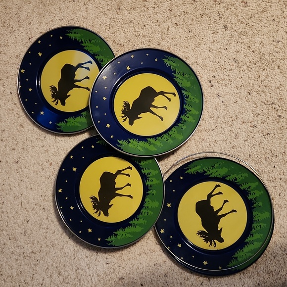 The Golden Rabbit II Moose Design Set 4 Enamelware Plates - Picture 1 of 7
